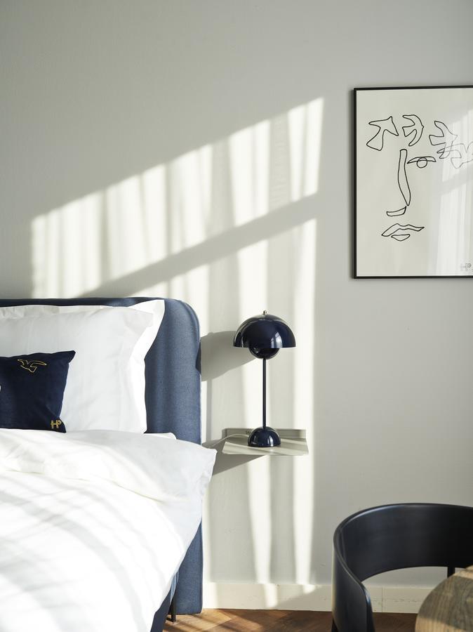 Standard Suite,642124740:JPEG